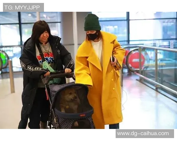 2022年足球明星机场时尚瞬间大盘点引领潮流新风尚 2022年足球明星机场时尚瞬间大盘点引领潮流新风尚