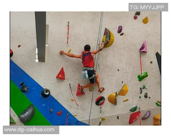 攀岩新手必看灵活性训练技巧与入门指南助你轻松上墙 攀岩新手必看灵活性训练技巧与入门指南助你轻松上墙