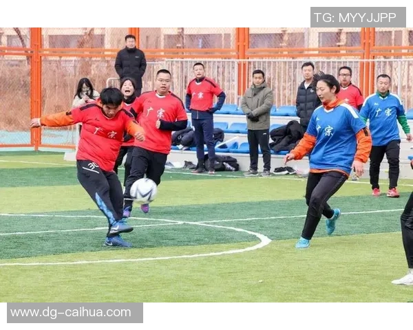 足球场不仅是用来踢球的更是团结友谊和激情碰撞的地方