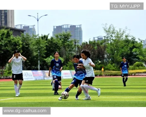 耀华足球:激情与梦想交织的绿茵场上少年们的成长之路 耀华足球:激情与梦想交织的绿茵场上少年们的成长之路